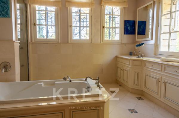 Exceptionnelle demeure vue mer