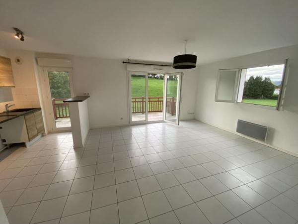 Superbe T3 de 61 M2 récent avec Terrasse st pee sur Nivelle