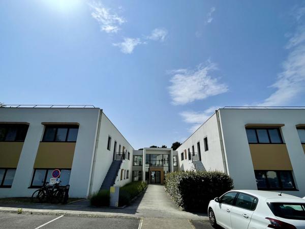 Bureaux à louer à Saint-Herblain open space lumineux proche périphérique