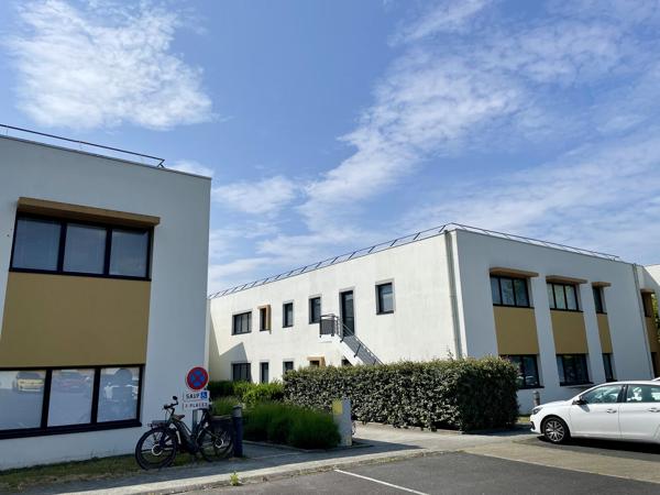 Bureaux à louer à Saint-Herblain open space lumineux proche périphérique
