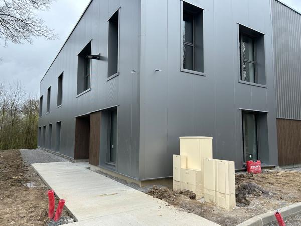 Location bureaux neufs à Saint-Nazaire avec parking et espaces lumineux