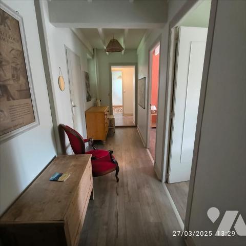 Cette charmante maison en pierre d'environ 156.9 m² vous offre un cadre de vie agréable. Dès l'...