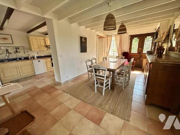 Cette charmante maison en pierre d'environ 156.9 m² vous offre un cadre de vie agréable. Dès l'...