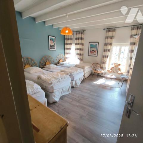 Cette charmante maison en pierre d'environ 156.9 m² vous offre un cadre de vie agréable. Dès l'...