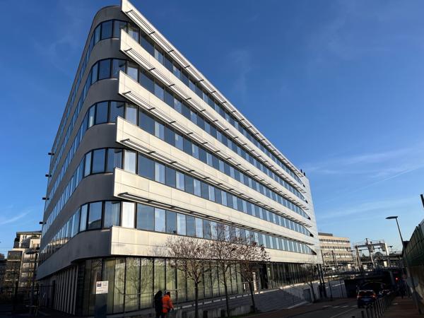 Bureaux à louer à Ermont immeuble récent au pied de la gare et parkings