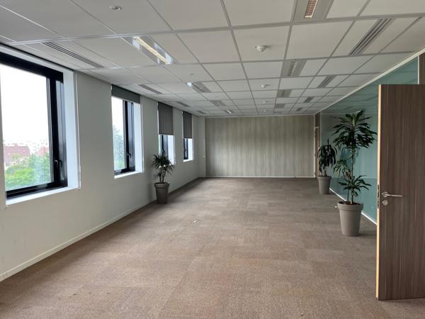 Bureaux à louer à Ermont immeuble récent au pied de la gare et parkings