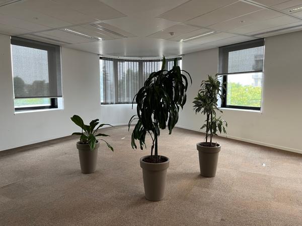 Bureaux à louer à Ermont immeuble récent au pied de la gare et parkings