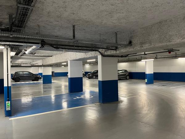 Bureaux à louer à Ermont immeuble récent au pied de la gare et parkings