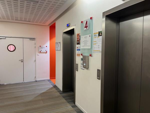 Bureaux à louer à Ermont immeuble récent au pied de la gare et parkings