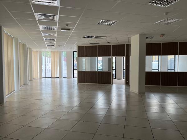 Bureaux à louer à Ermont immeuble récent au pied de la gare et parkings