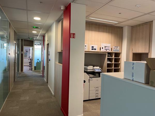 Bureaux à louer à Ermont immeuble récent au pied de la gare et parkings