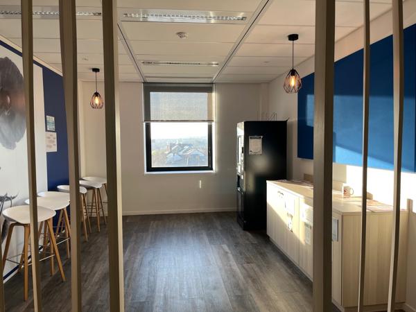 Bureaux à louer à Ermont immeuble récent au pied de la gare et parkings