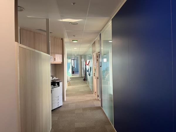 Bureaux à louer à Ermont immeuble récent au pied de la gare et parkings
