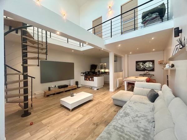 Saint-Germain-lès-Arpajon (91180) SAINT-GERMAIN-LES-ARPAJON - MAGNIFIQUE LOFT DE TYPE F4 - 78 M2 - ENTIEREMENT RÉNOVÉ