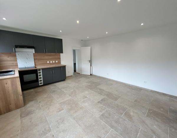 Elbeuf (76500) Maison rénové sur trois niveaux 84m2