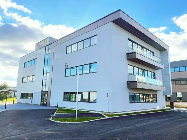 BATIMENT DE BUREAUX A ENERGIE POSITIVE ET REDUCTION CARBONE