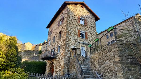 BOURG-ARGENTAL  42220 maison individuelle en pierre au coeur du Pilat