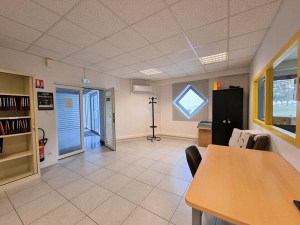 SAINT BENOIT GRAND LARGE POLYCLINIQUE - BUREAUX A LOUER 155m²
