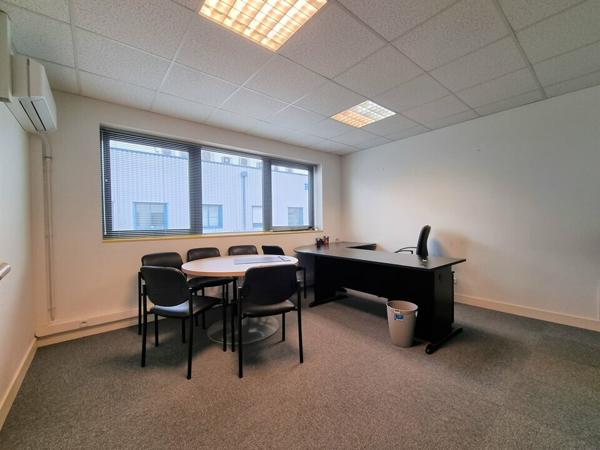 SAINT BENOIT GRAND LARGE POLYCLINIQUE - BUREAUX A LOUER 155m²