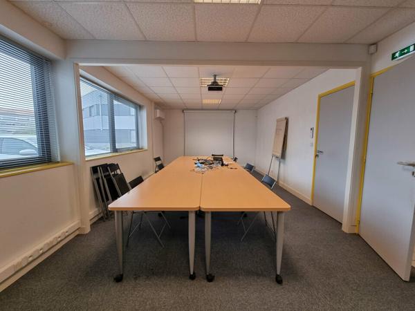 SAINT BENOIT GRAND LARGE POLYCLINIQUE - BUREAUX A LOUER 155m²