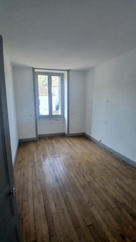 Maison à CHAMPS-SUR-TARENTAINE-MARCHAL, 15270 - 4 pièces 95m²
