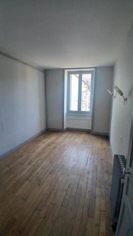 Maison à CHAMPS-SUR-TARENTAINE-MARCHAL, 15270 - 4 pièces 95m²