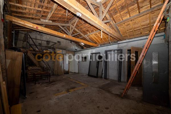 Vente
                Local commercial200 m² - CLERMONT FERRAND (63100)