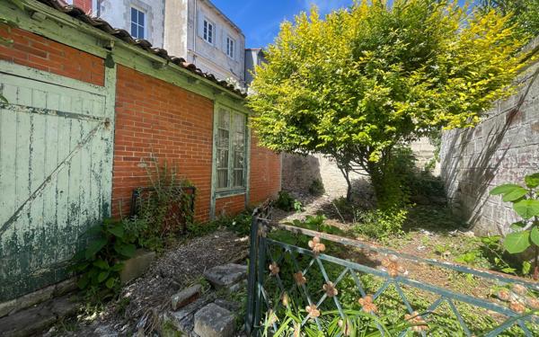 Maison à vendre    5 pièces • 181 m2 La Rochelle
