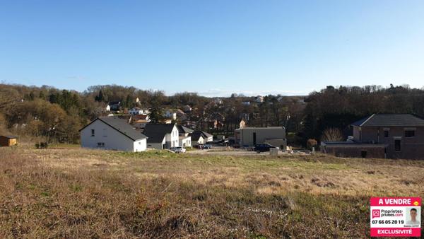 Terrain à bâtir de 868 m²