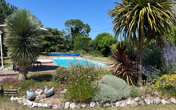 Maison à vendre    7 pièces • 226 m2 Semussac