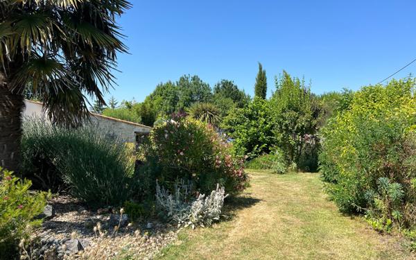 Maison à vendre    7 pièces • 226 m2 Semussac