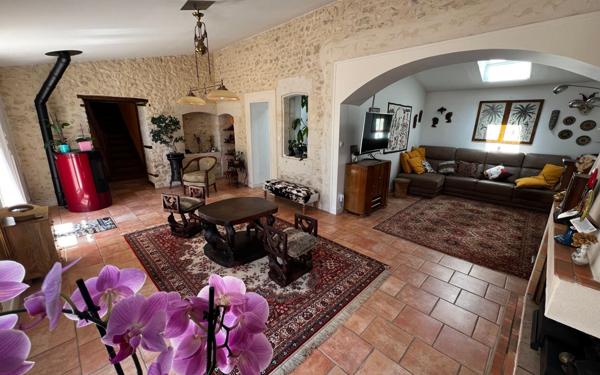 Maison à vendre    7 pièces • 226 m2 Semussac