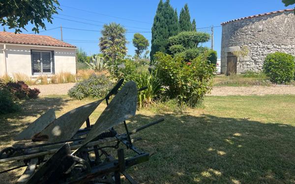 Maison à vendre    7 pièces • 226 m2 Semussac