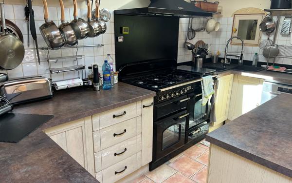 Maison à vendre    7 pièces • 226 m2 Semussac