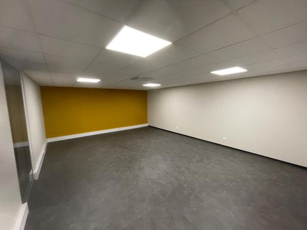 Béziers - CAP DOMITIA - proche Polygone et gare, Bureaux de 473 m2 à louer, état neuf