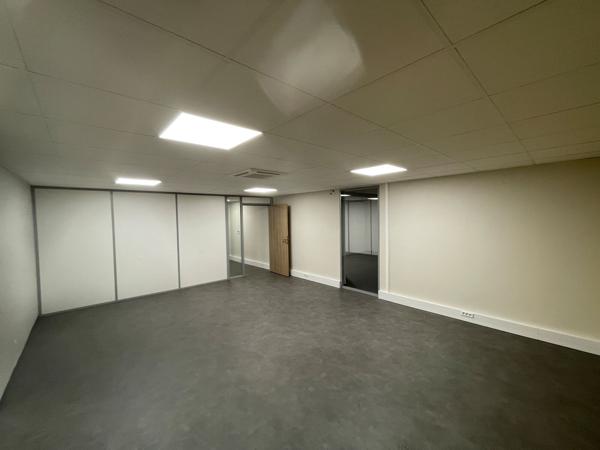 Béziers - CAP DOMITIA - proche Polygone et gare, Bureaux de 473 m2 à louer, état neuf