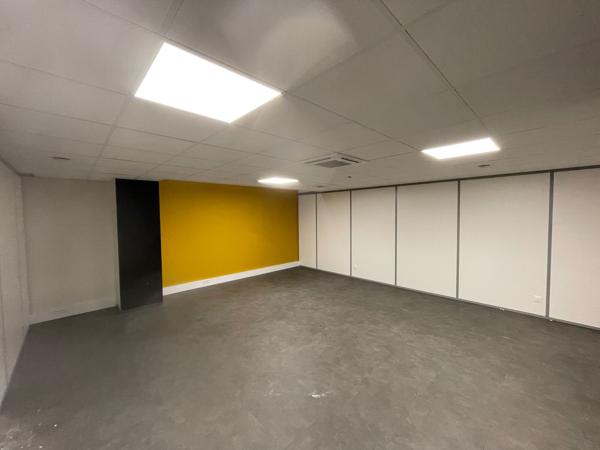 Béziers - CAP DOMITIA - proche Polygone et gare, Bureaux de 473 m2 à louer, état neuf