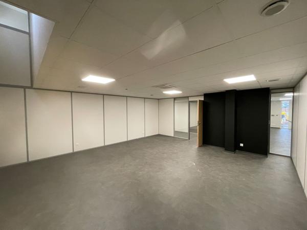 Béziers - CAP DOMITIA - proche Polygone et gare, Bureaux de 473 m2 à louer, état neuf