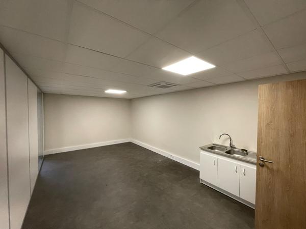 Béziers - CAP DOMITIA - proche Polygone et gare, Bureaux de 473 m2 à louer, état neuf