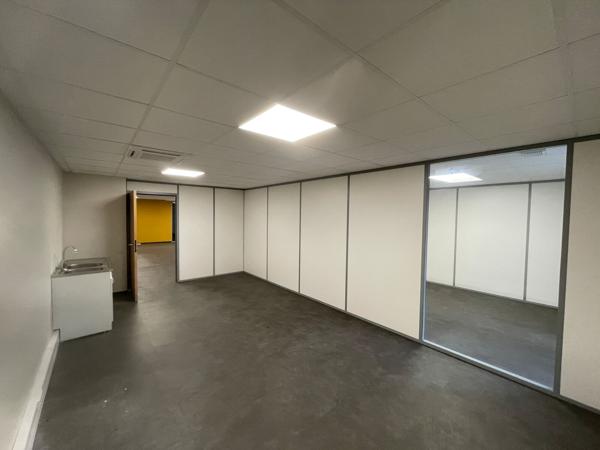 Béziers - CAP DOMITIA - proche Polygone et gare, Bureaux de 473 m2 à louer, état neuf