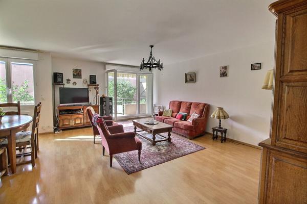 Appartement Massy 5 pièce(s) 98,95 m2 avec balcon de 11.35 m² deux emplacements pour véhicules dont un box