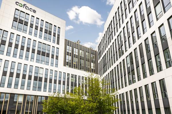 Bureaux rénovés avec jardin, à louer à Colombes