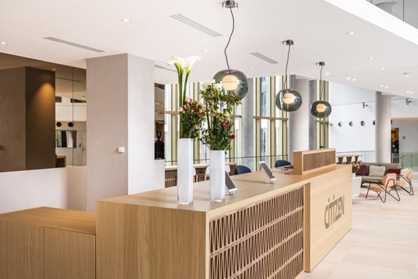 Bureaux rénovés avec jardin, à louer à Colombes