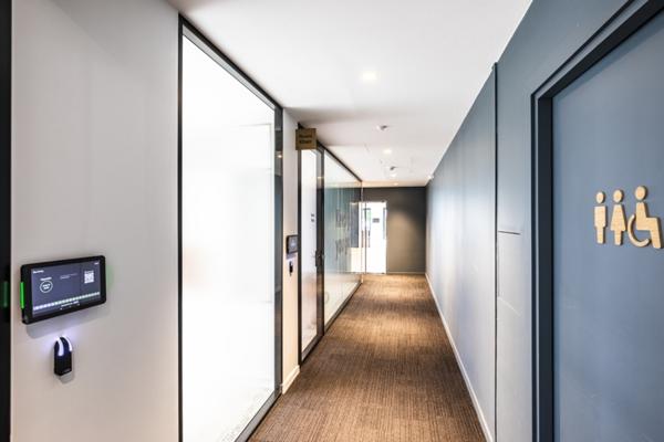 Bureaux rénovés avec jardin, à louer à Colombes