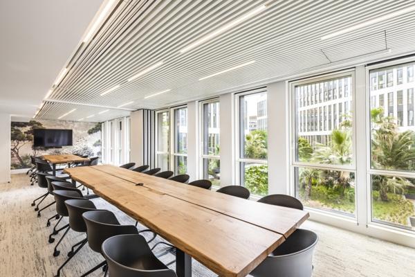 Bureaux rénovés avec jardin, à louer à Colombes