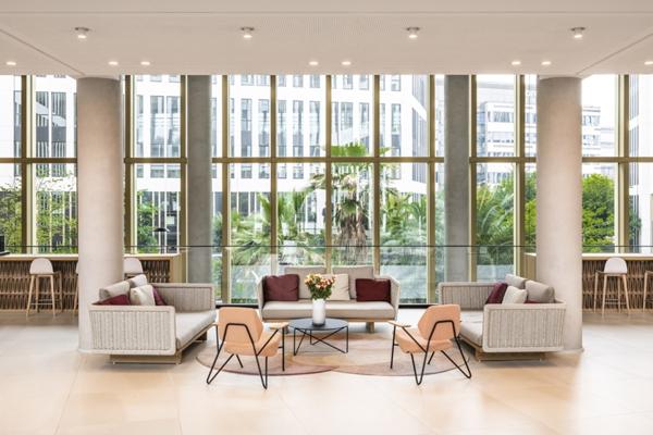 Bureaux rénovés avec jardin, à louer à Colombes