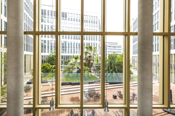 Bureaux rénovés avec jardin, à louer à Colombes