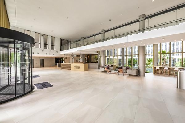 Bureaux rénovés avec jardin, à louer à Colombes