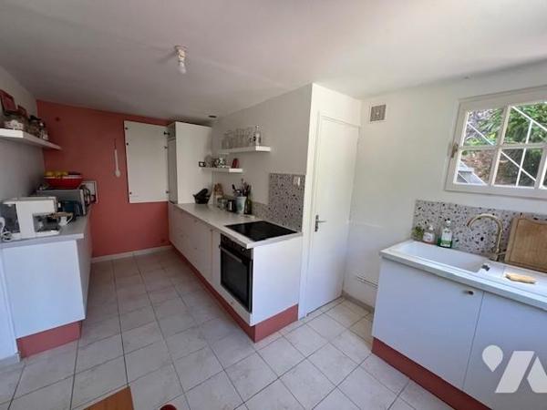 ORBEC RARE A LA VENTE JOLIE MAISON DE CENTRE VILLE AVEC JARDIN ET COMMERCES A PIED