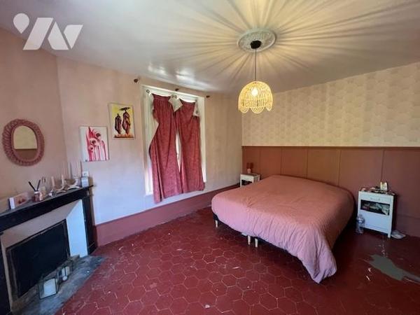 ORBEC RARE A LA VENTE JOLIE MAISON DE CENTRE VILLE AVEC JARDIN ET COMMERCES A PIED